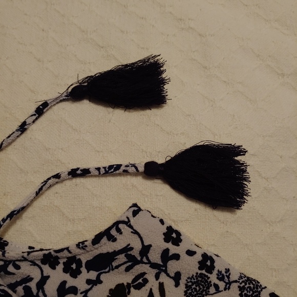 C & E blue and white sleeveless top #59 - Picture 2 of 6